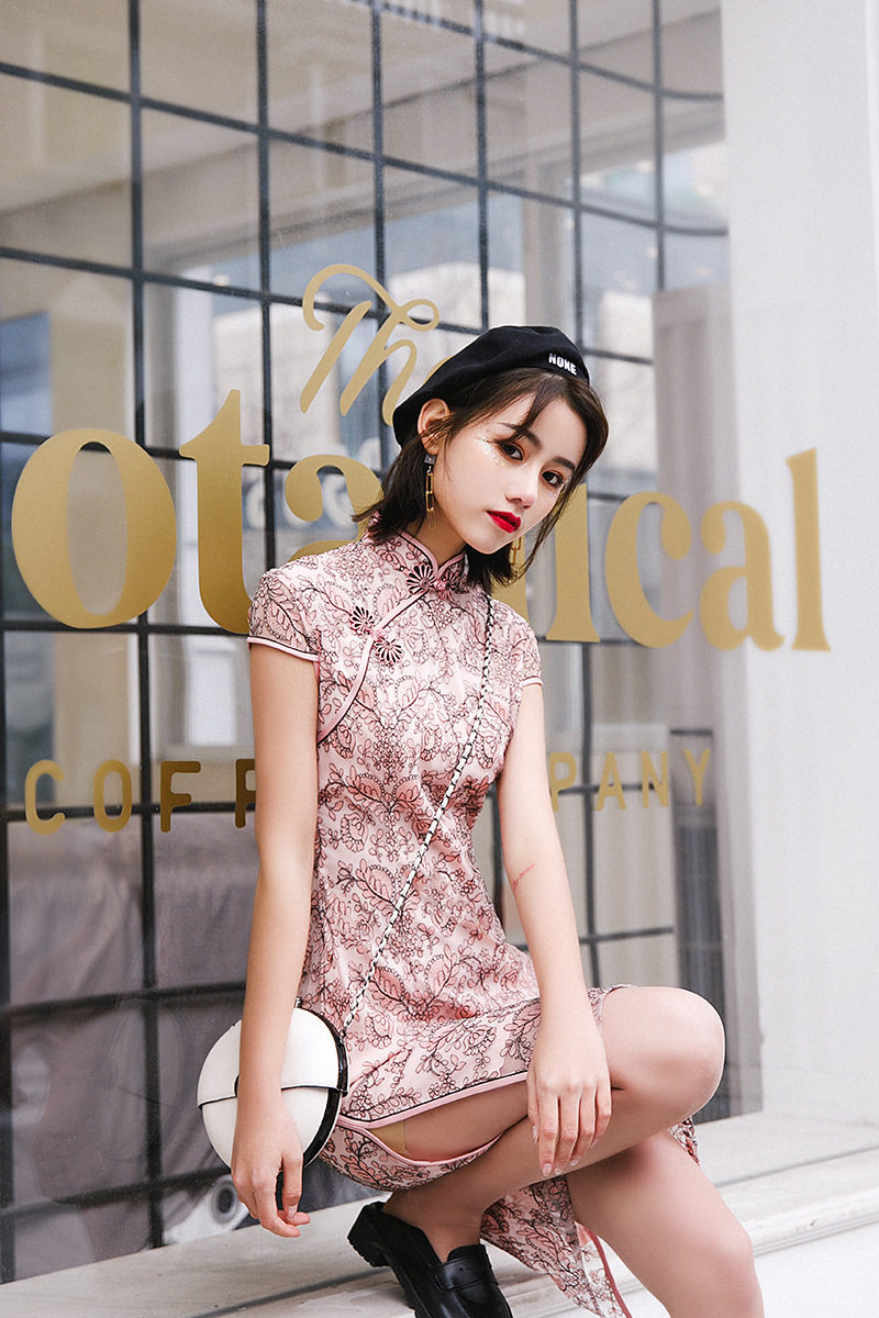 2021年春夏新款改良旗袍镂空抹胸绣花蕾丝连衣裙旗袍