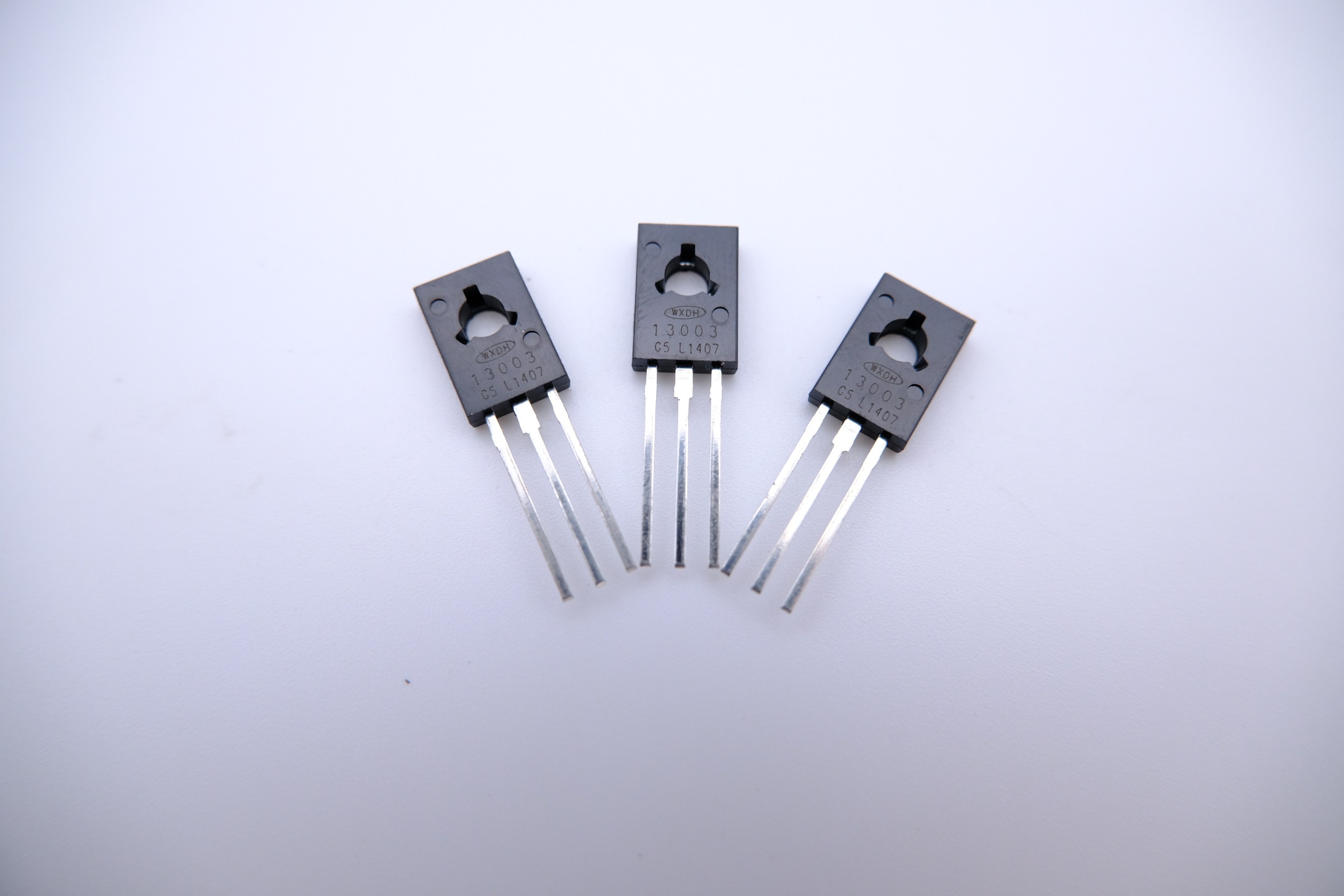 13003三极管正弦波控制器配件dh13003to-126大功率更稳稳定三极管
