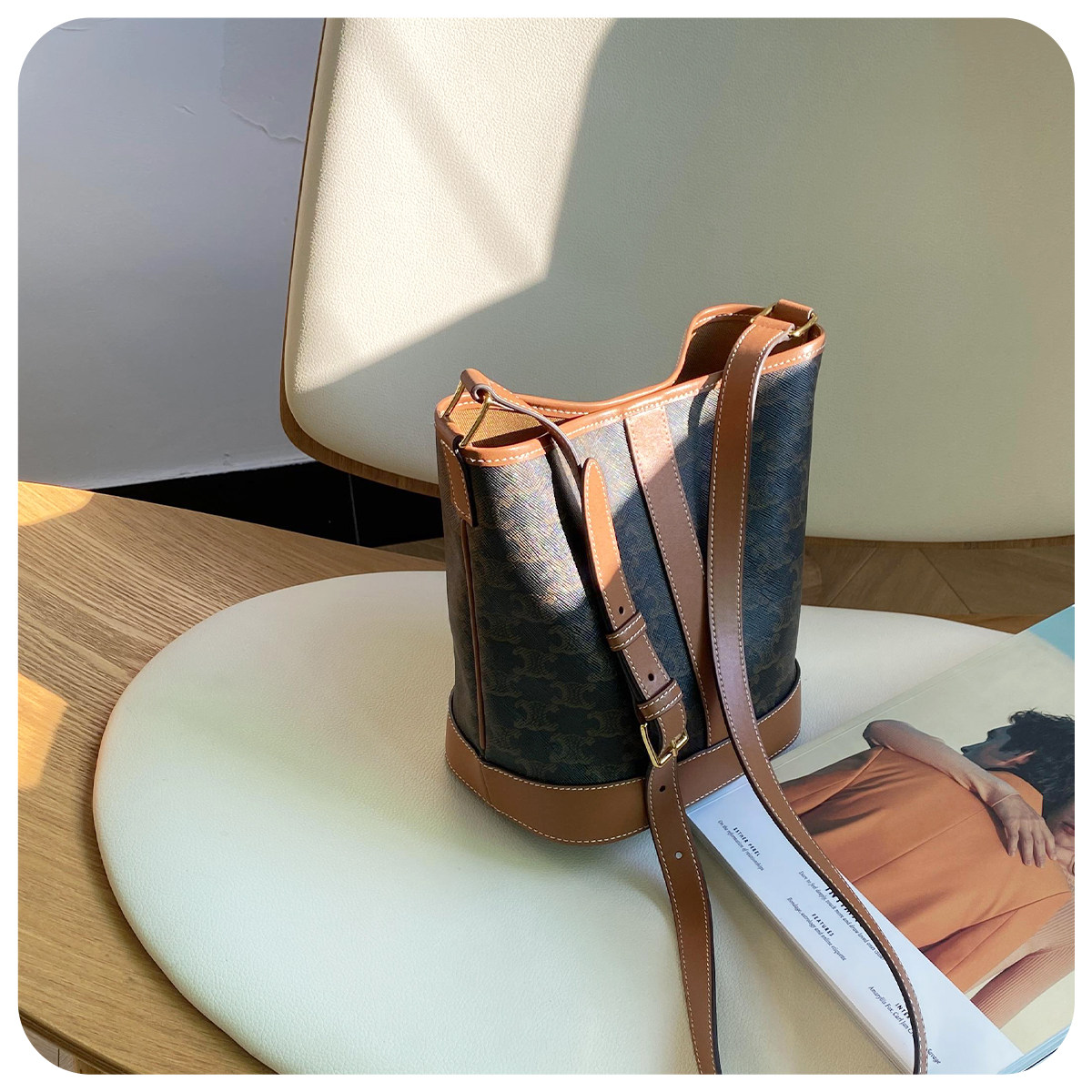 charmpoppy高级百搭通勤凯旋门印花撞色单肩斜挎水桶水桶包