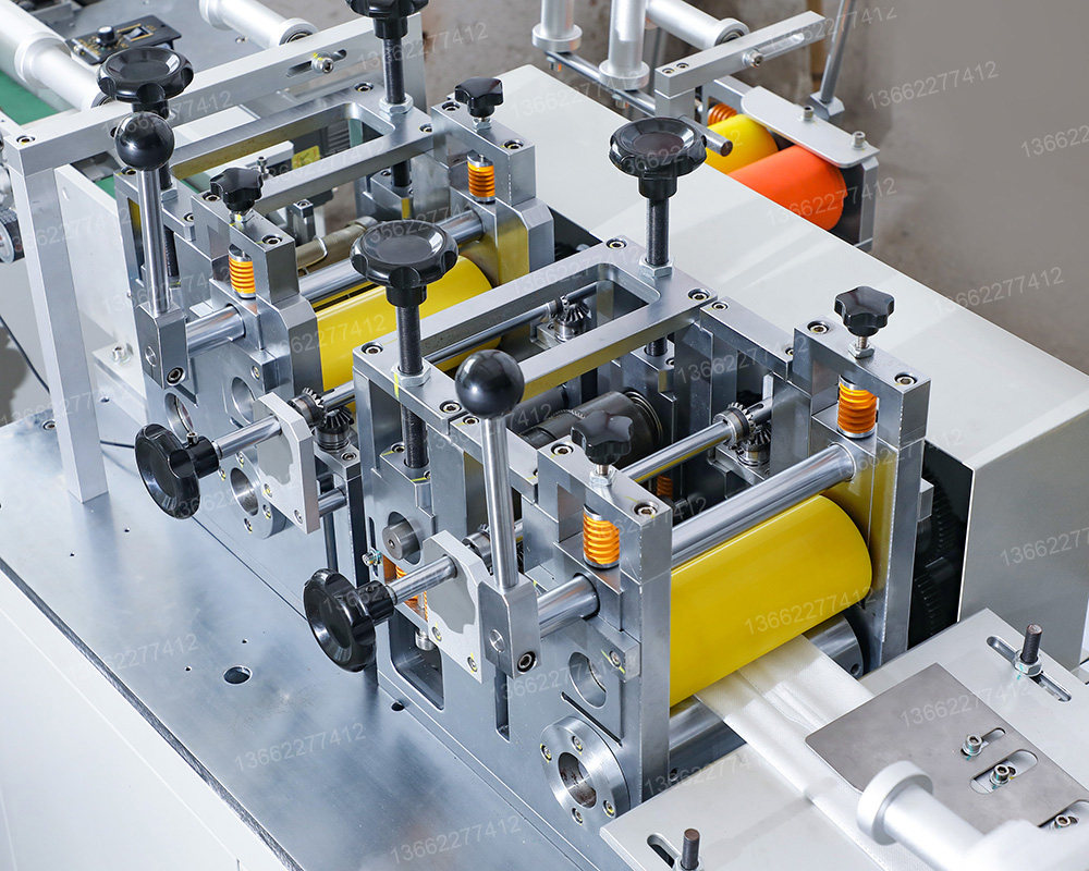 口罩机鱼形kf94一拖一口伺服三折厂家直销无纺布口罩机