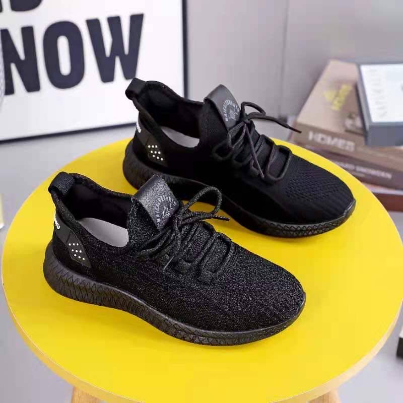 进店购买麦卡伦鲨鱼鞋直营店