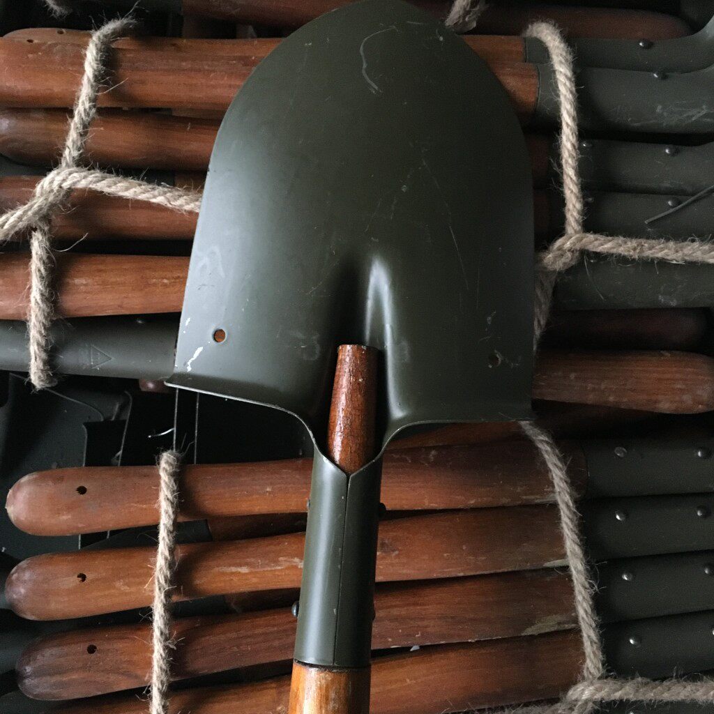 工兵正品库存老军6070年代锰钢户外木柄小军工兵铲