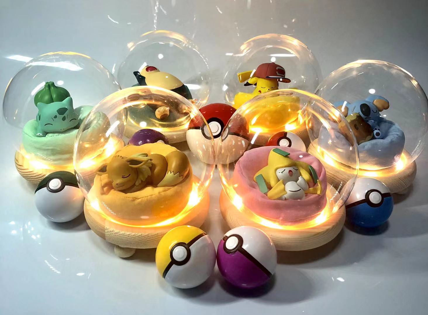 正版宠物小精灵宝可梦神奇宝贝皮卡丘卡比兽睡姿精灵球玻璃罩摆件