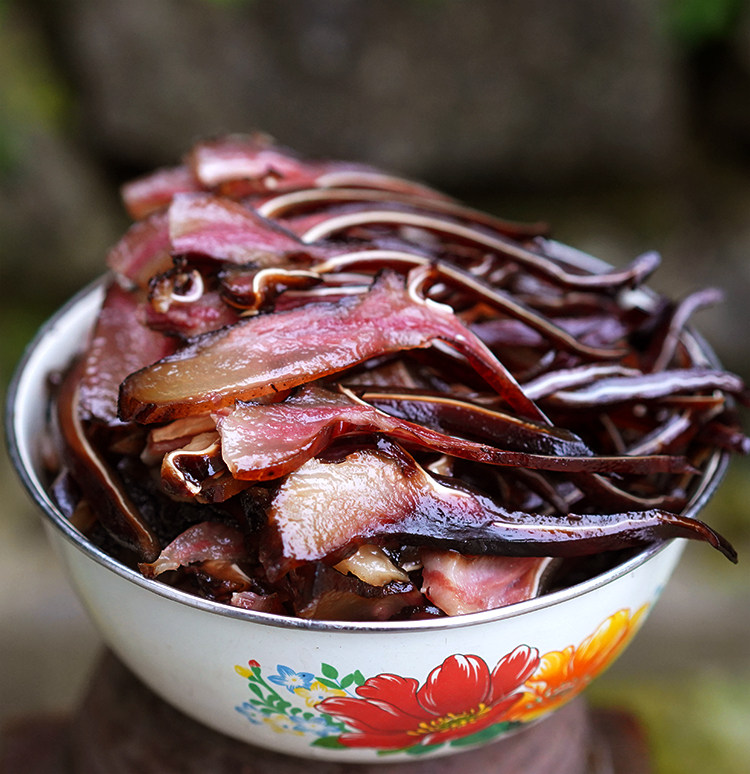 湘西柴火烟熏腊猪耳朵农家自制湖南特产猪耳腊