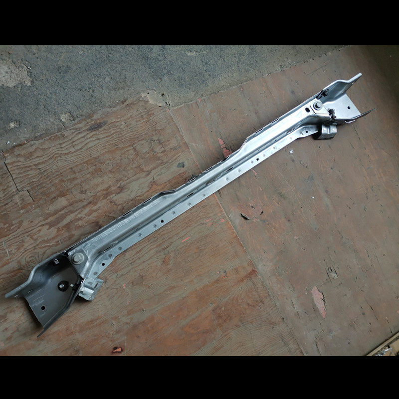 别克横梁上铁水箱原装全新15款新君威迈瑞宝雪佛兰水箱