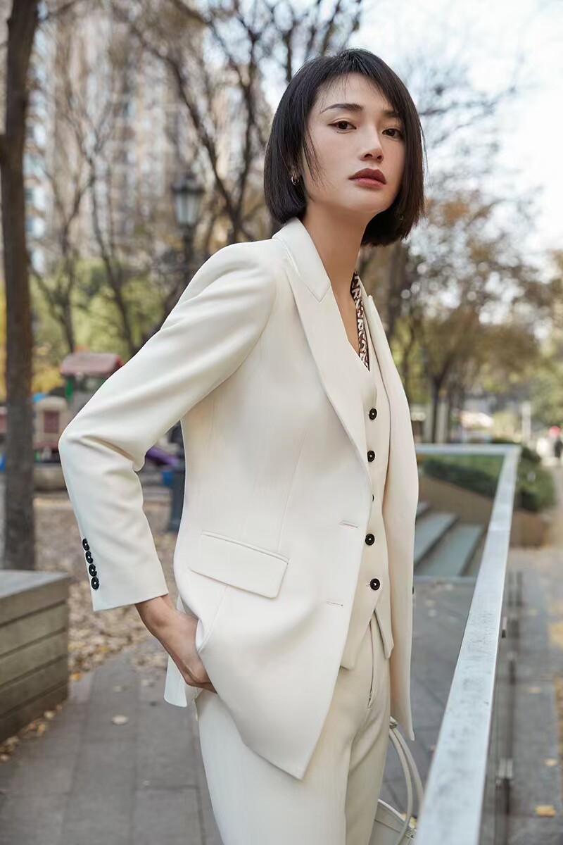 新款高端奶油米白白色三件件套时尚大气潮流西装