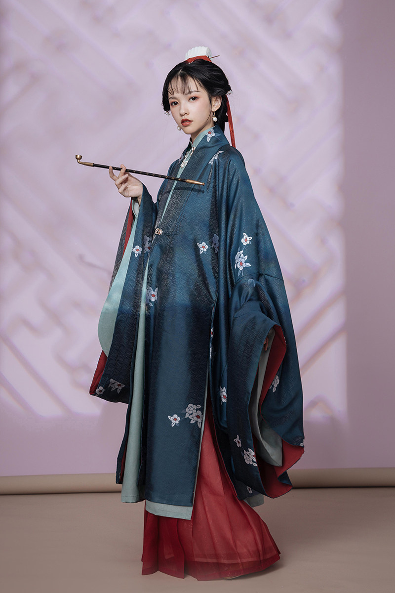 遥居春折明原原创汉服剪花披风立领斜襟长衫汉服