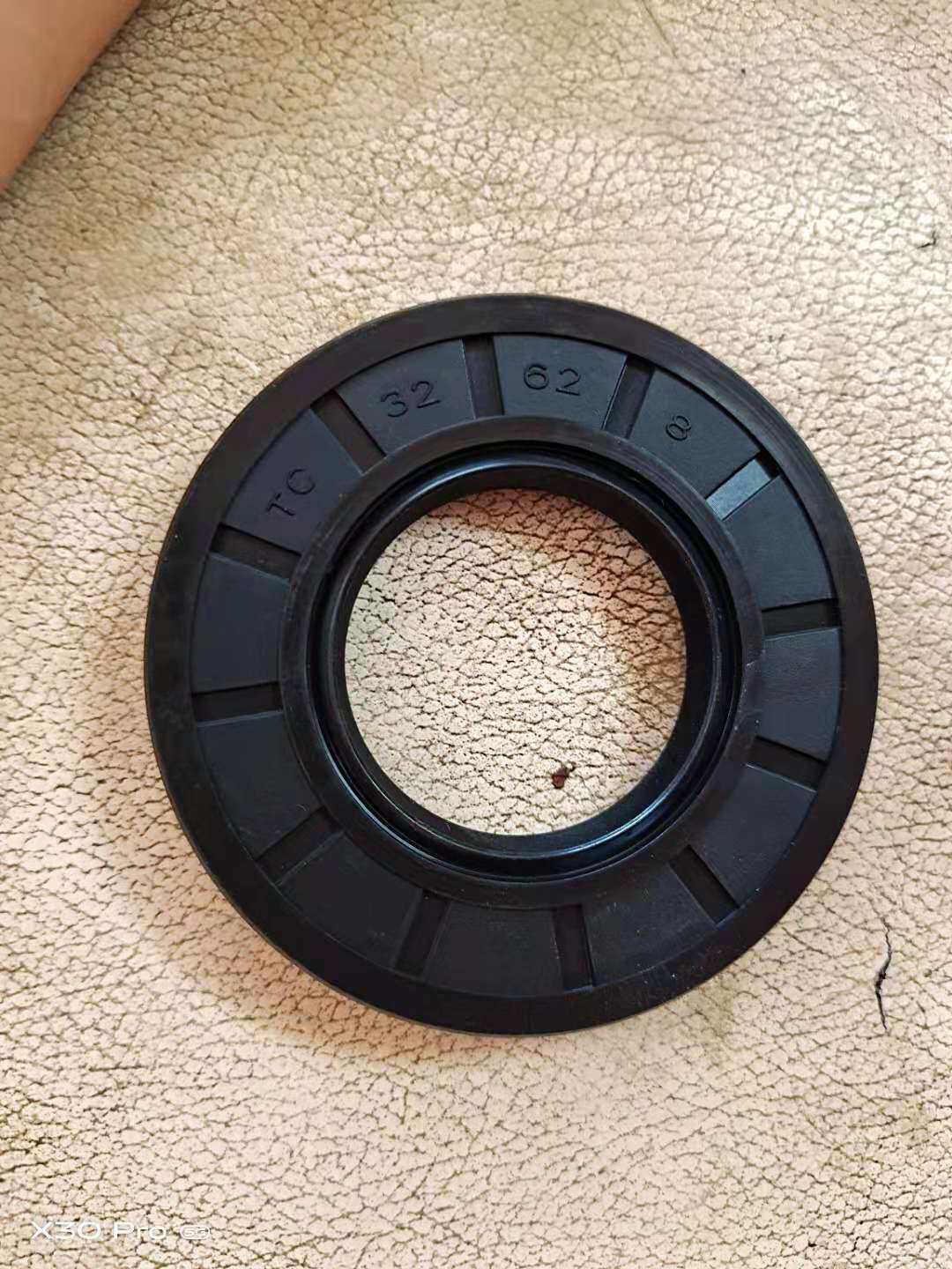 沃得锐龙收割机搅龙油封一号搅龙二次搅龙齿轮箱密封圈卸粮油封