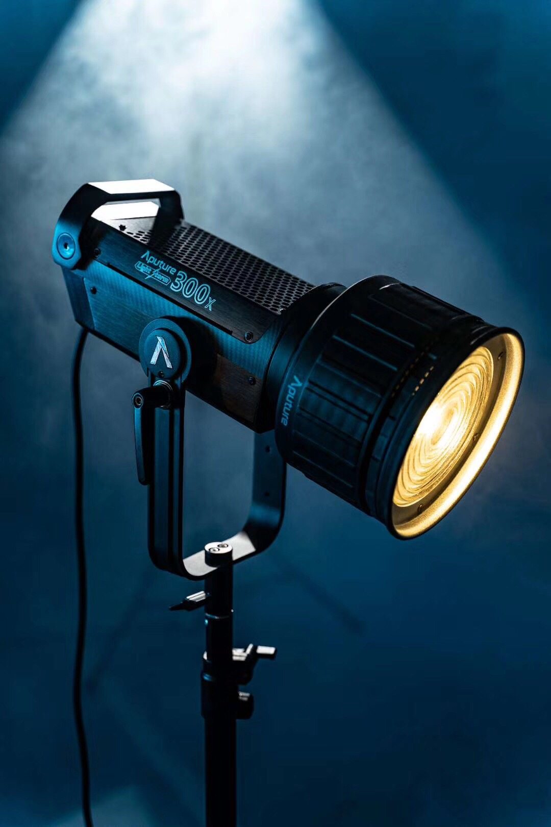 aputure美食电影柔光拍照影棚户外专业户专业led影室灯