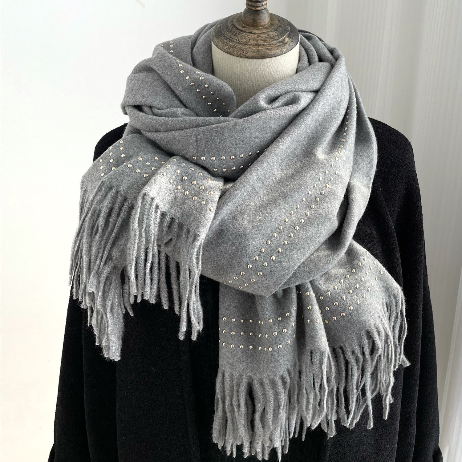 女士韩版新款羊绒铆钉纯色流苏围巾披肩两用围巾