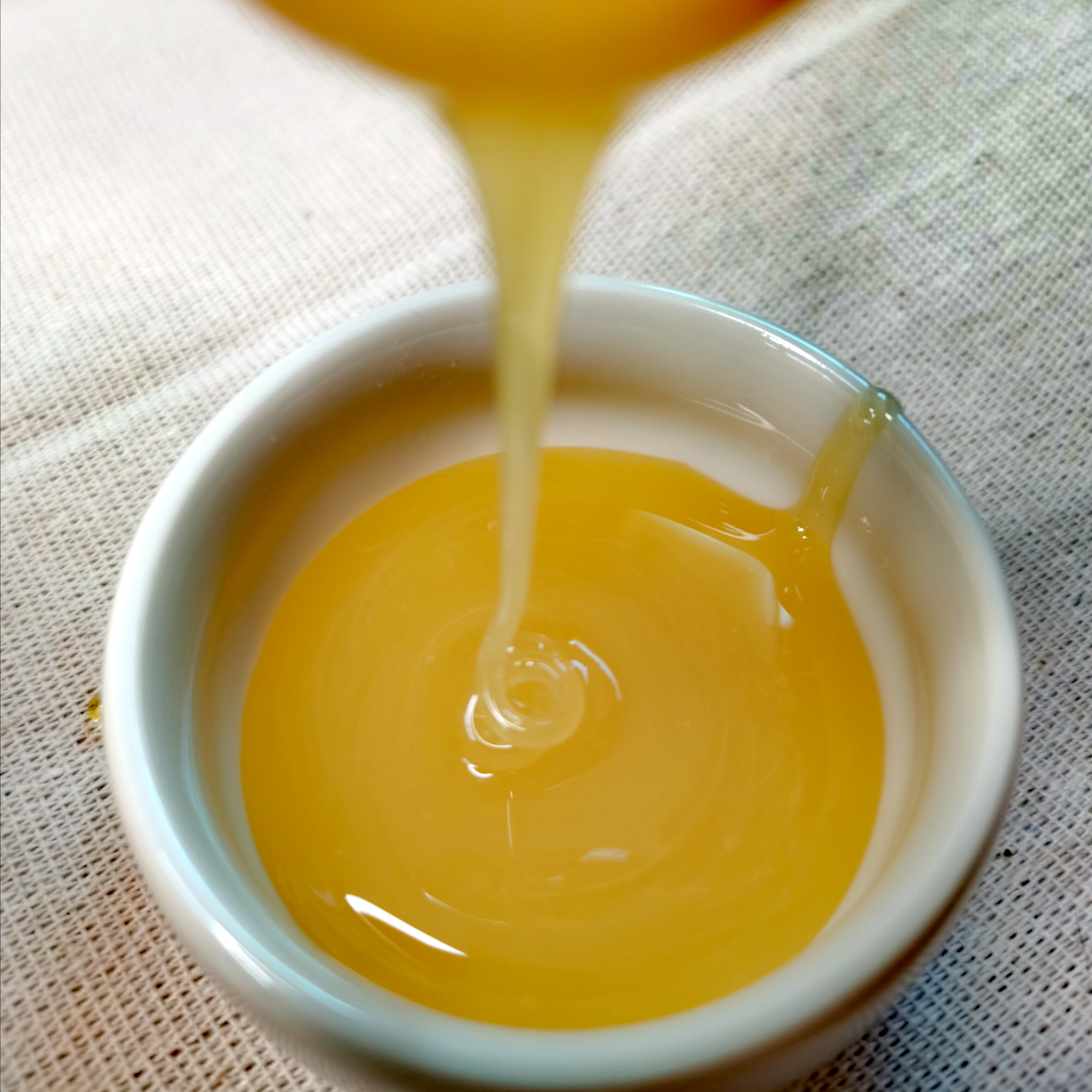 大巴山纯天然农家自产野生结晶百花深山蜂蜜大气蜂蜜