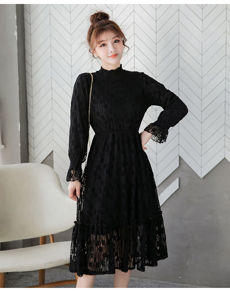 配大衣的杏色连衣裙秋冬内搭女2019新款韩版打底加绒蕾丝过膝长裙