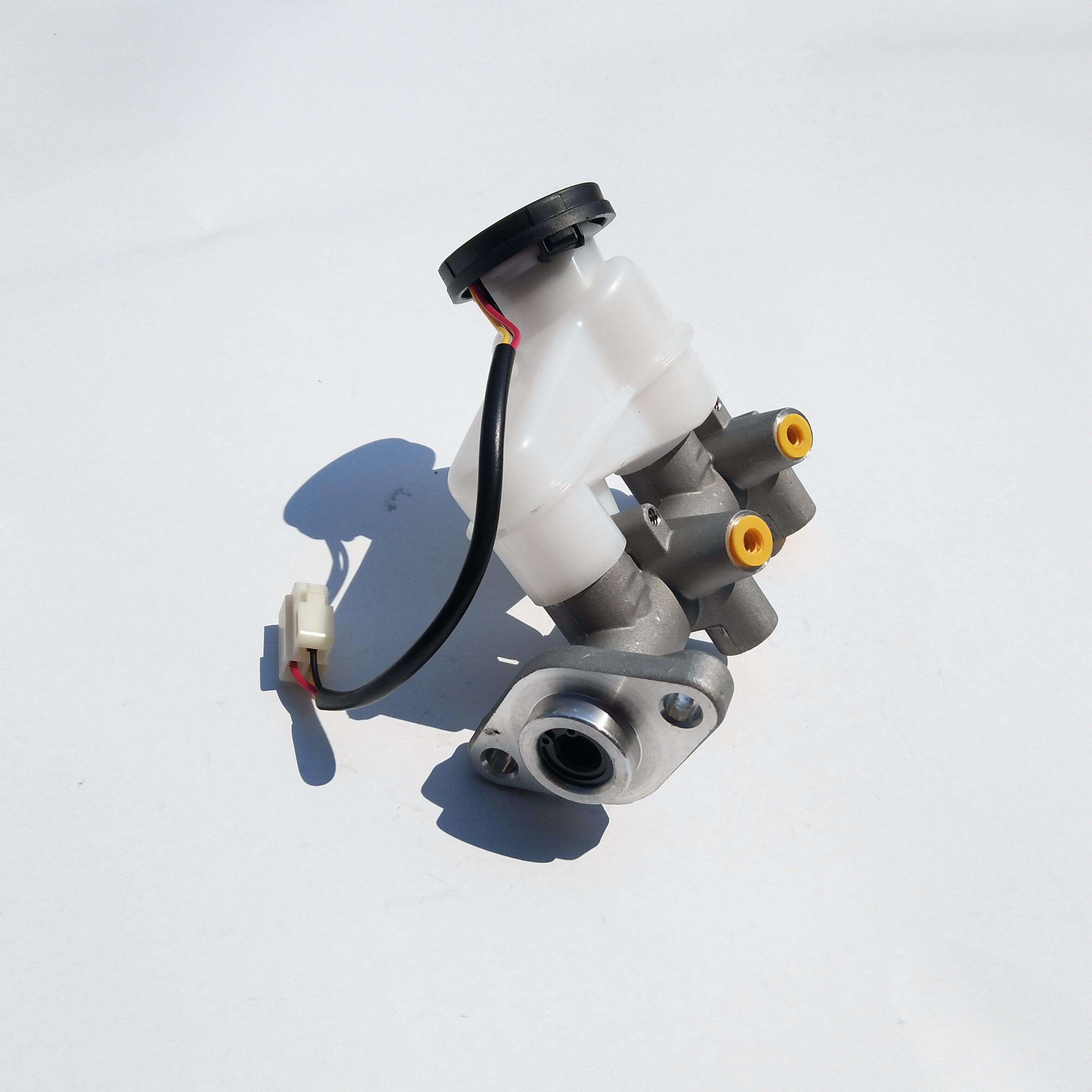 总泵适配江南奥拓快乐王子都市贝贝刹车制动汽车配件大全刹车泵(abs)