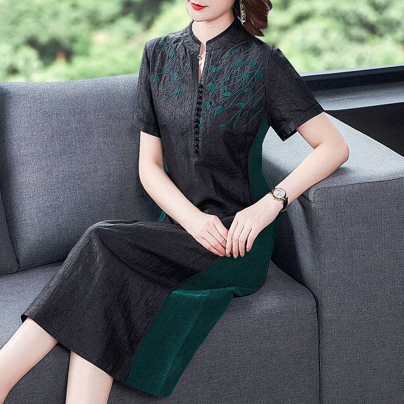 龟裂纹重工刺绣高档品牌真丝桑蚕丝高端大牌女装妈妈香云纱连衣裙