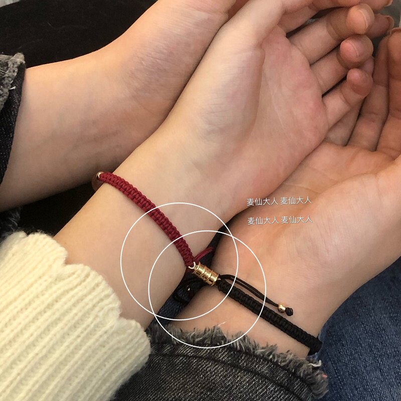 麦仙牵手相吸异地恋简约情侣手链草莓晶男黑曜石水晶甜酷红绳礼物