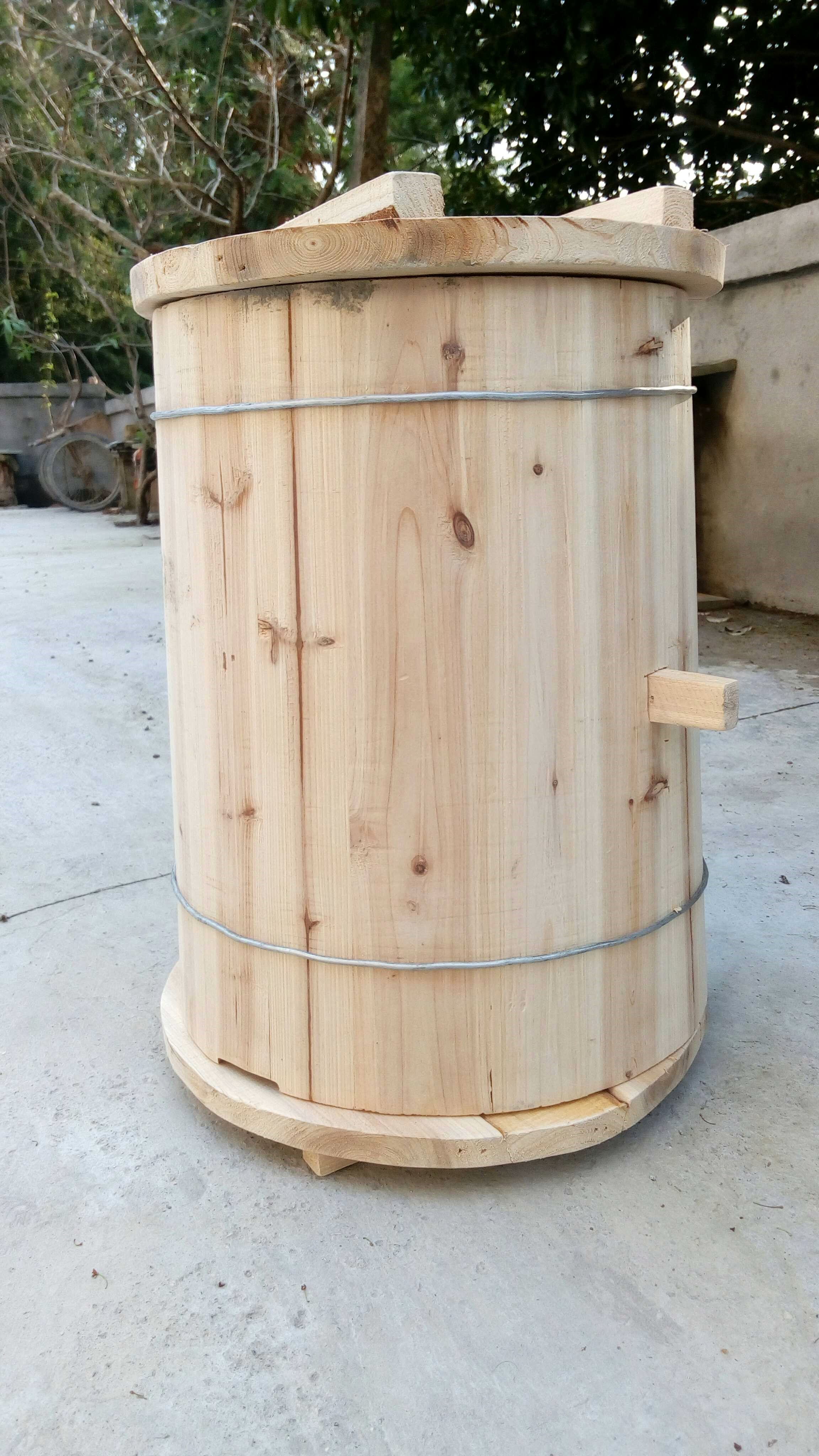 大号蜂桶土养蜂桶诱蜂桶圆木蜂桶中蜂桶格子引蜂招蜂三峡桶蜜蜂箱