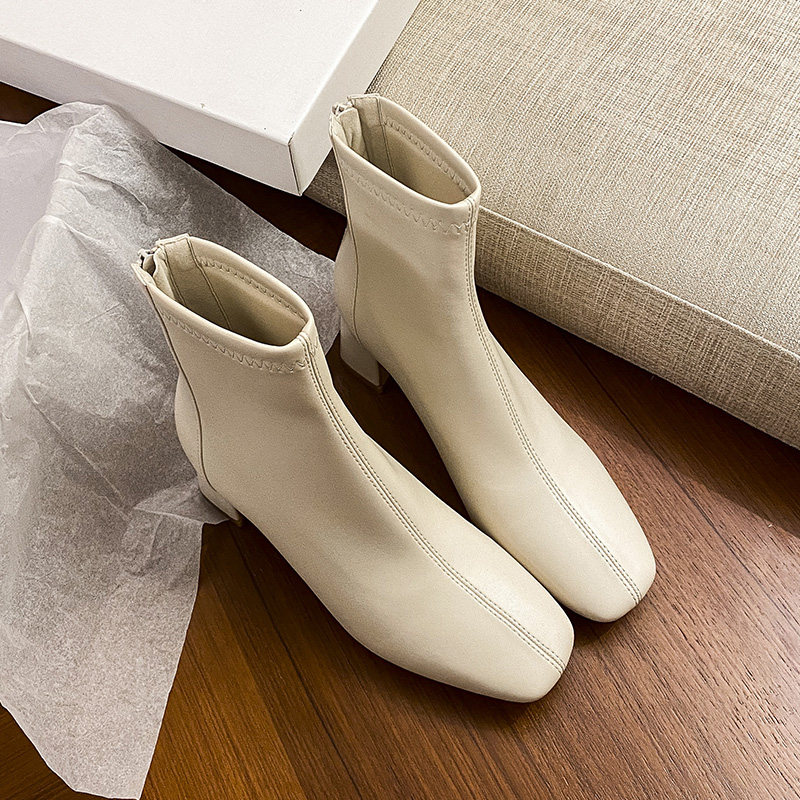迷逑短靴2022新款秋冬季软皮超火白色中跟方头时装靴