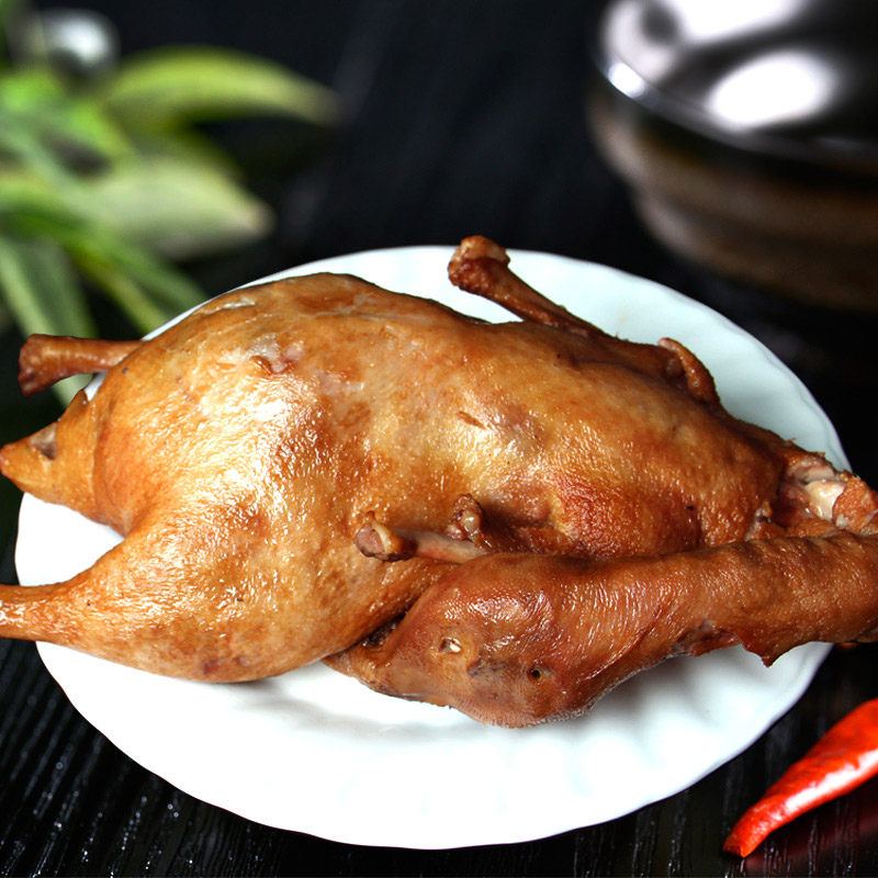 德城 香卤鸭整只700克微辣卤味美食烤鸭鸭肉熟食鸭货休闲零食
