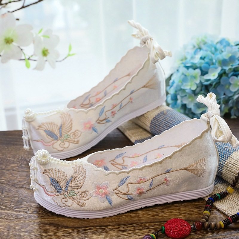 汉服鞋女流苏装饰迎凤玉蝶增高软底古风翘头单鞋