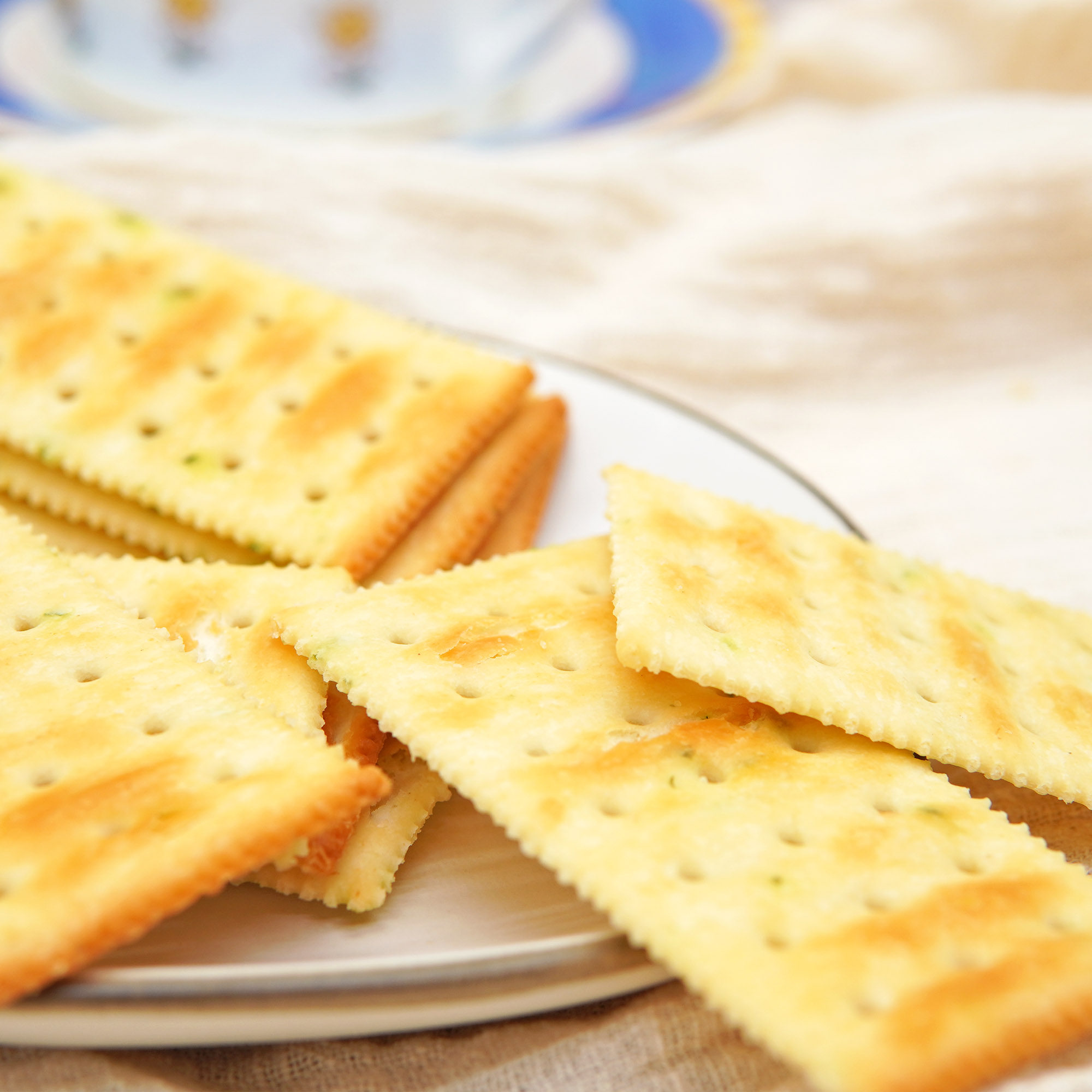 皇无蔗糖苏打韧性饼干香葱味代餐soda小包包装苏打饼干