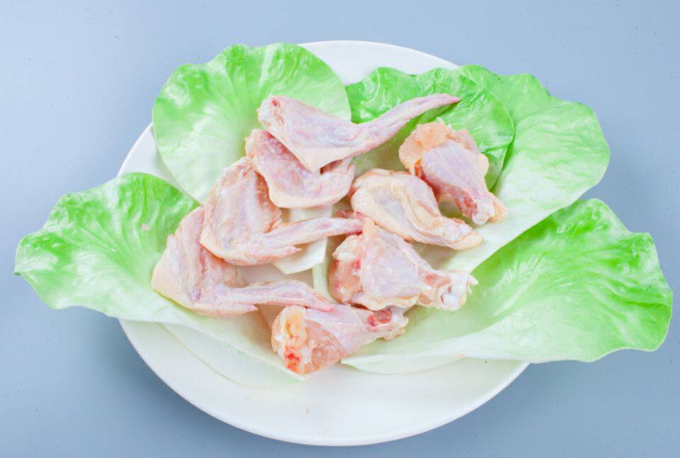 鸡翅切全对生分割三节尖中根腌制奥尔良香辣生鸡翅