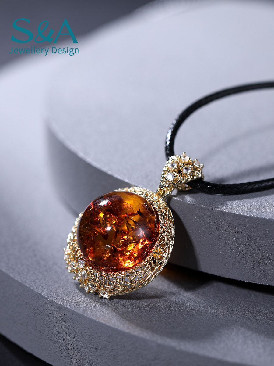 赛吉琥珀蜜蜡吊坠女士欧式时尚设计银镶波罗的海颈饰
