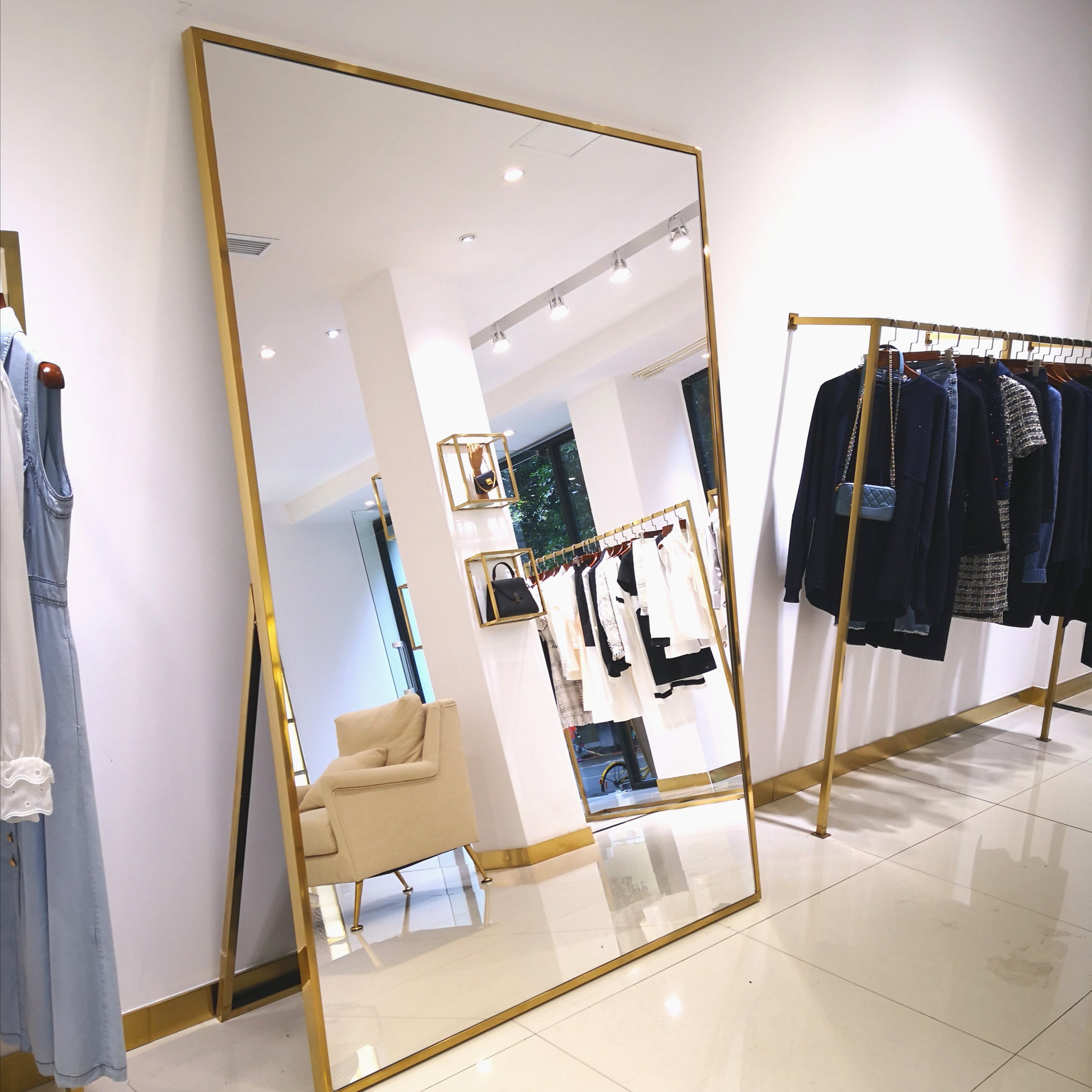 轻奢高档不锈钢镜子服装店试衣质感显瘦美白自拍穿衣镜