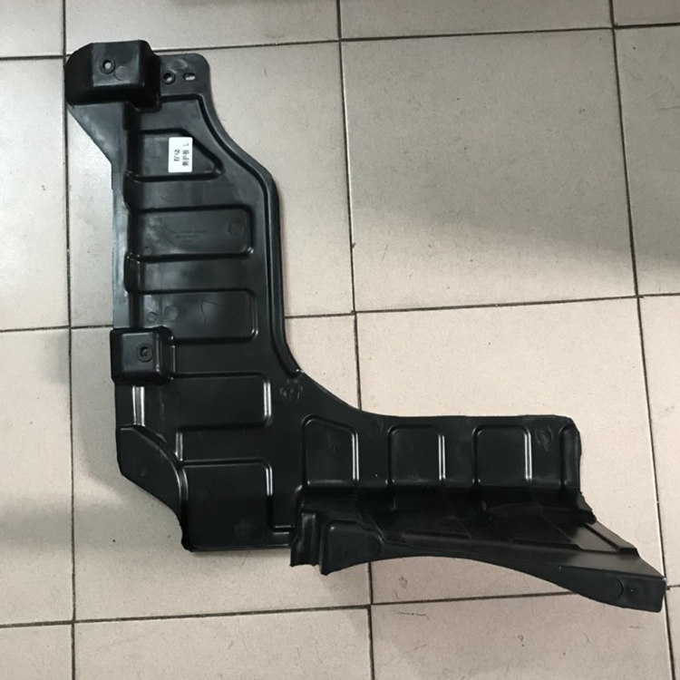 适用现代朗动瑞纳名图起亚k2k3水箱护板保险杠车底防护板