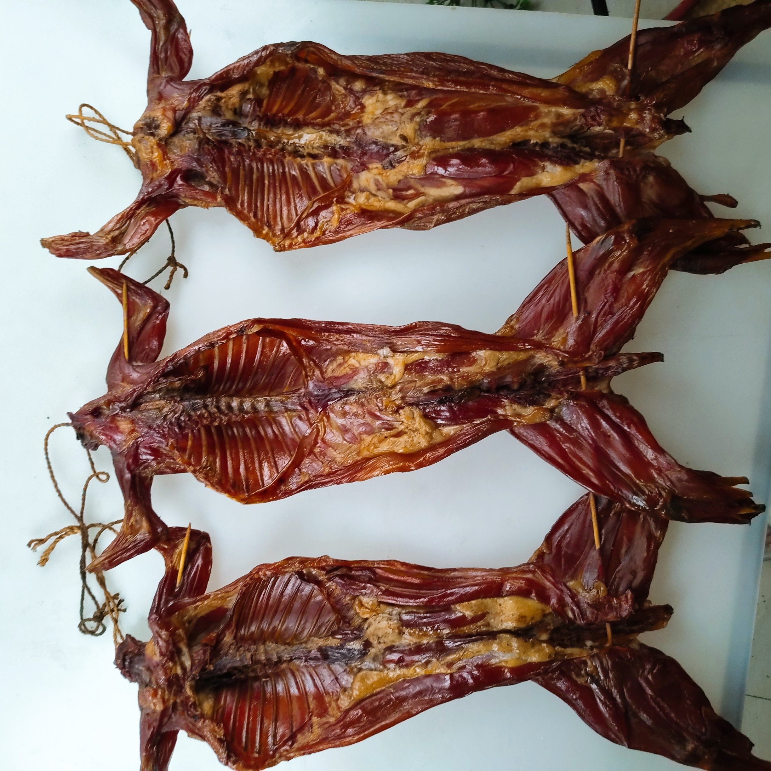 包邮湖南土特产农家风味柴火烟熏腊兔子肉 咸兔子整只1000g