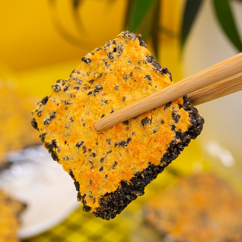 黑金蟹黄锅巴咸蛋蛋黄黑米肉松糯米网红爆款膨化食品