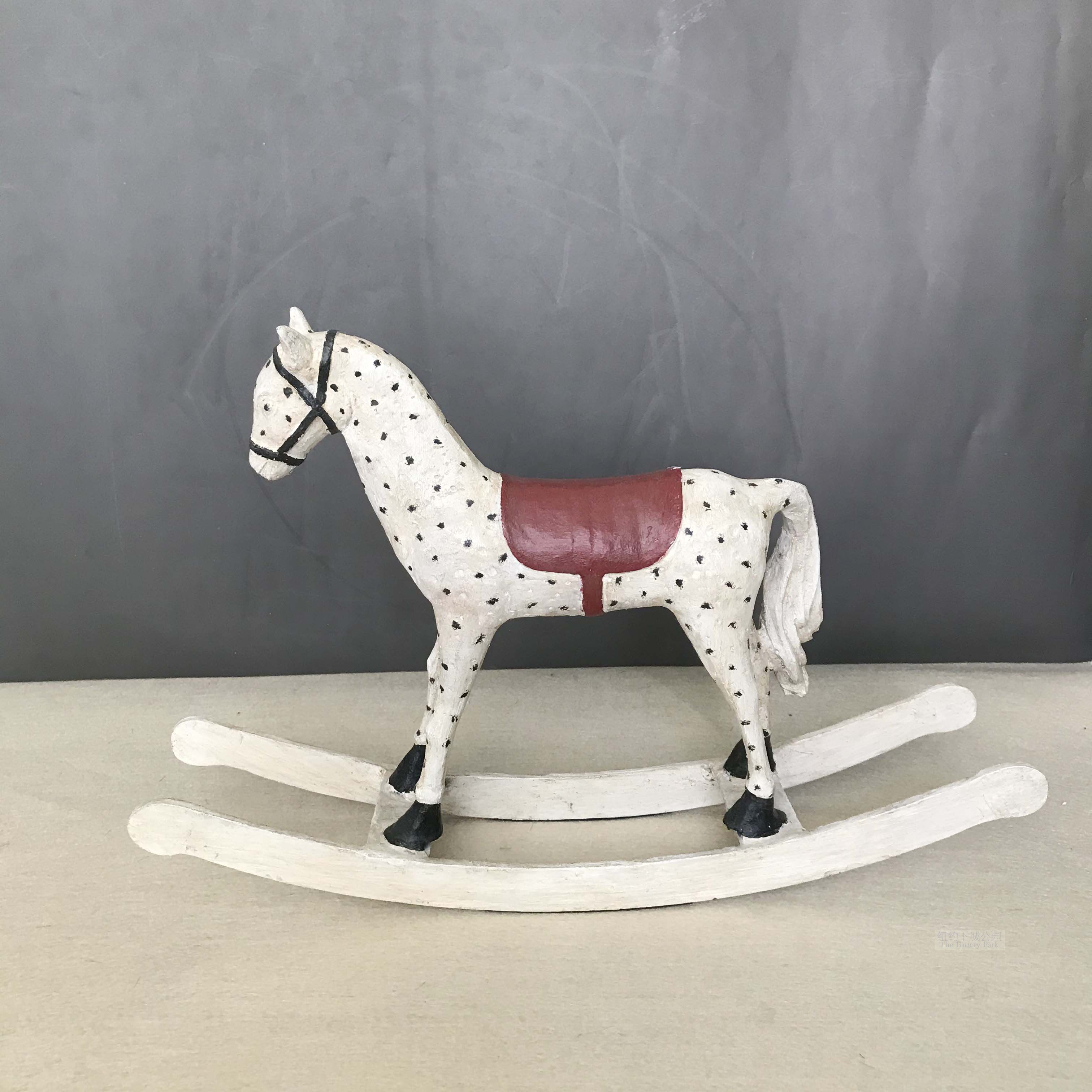 现货纽约下城公园进口爱得像蜜糖波点摇摇小白木马桌面艺术摆件