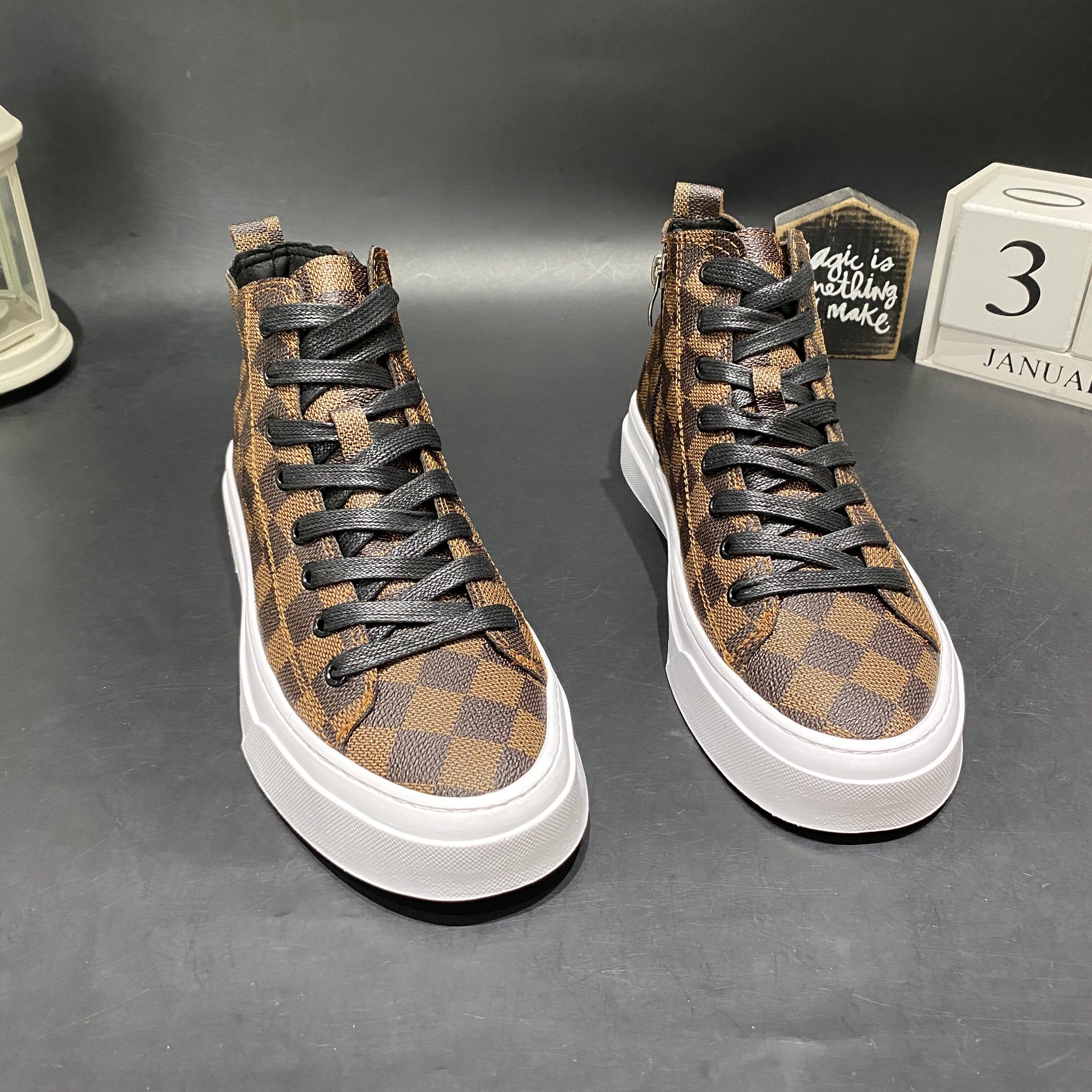 高帮格子板鞋2022秋冬新款男士百搭基本修脚高帮鞋