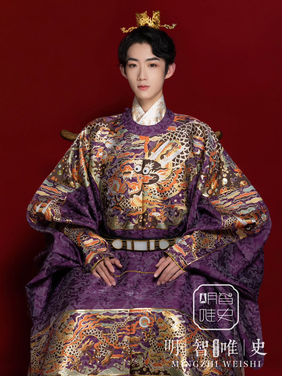 明智唯史鸾云底仿妆花金纱肩通袖膝子孙蟒袍汉服