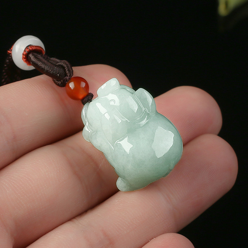 翡翠侍帝立体小猪吊坠缅甸生肖属猪玉坠可爱颈饰
