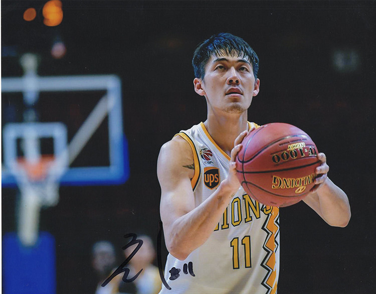 cba浙江广厦刘铮亲笔签名照片裱框文创