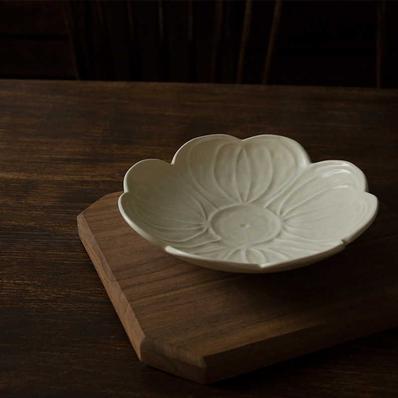 三分暖色哑光餐具日式刻花盘子子民宿菜盘纯色盘