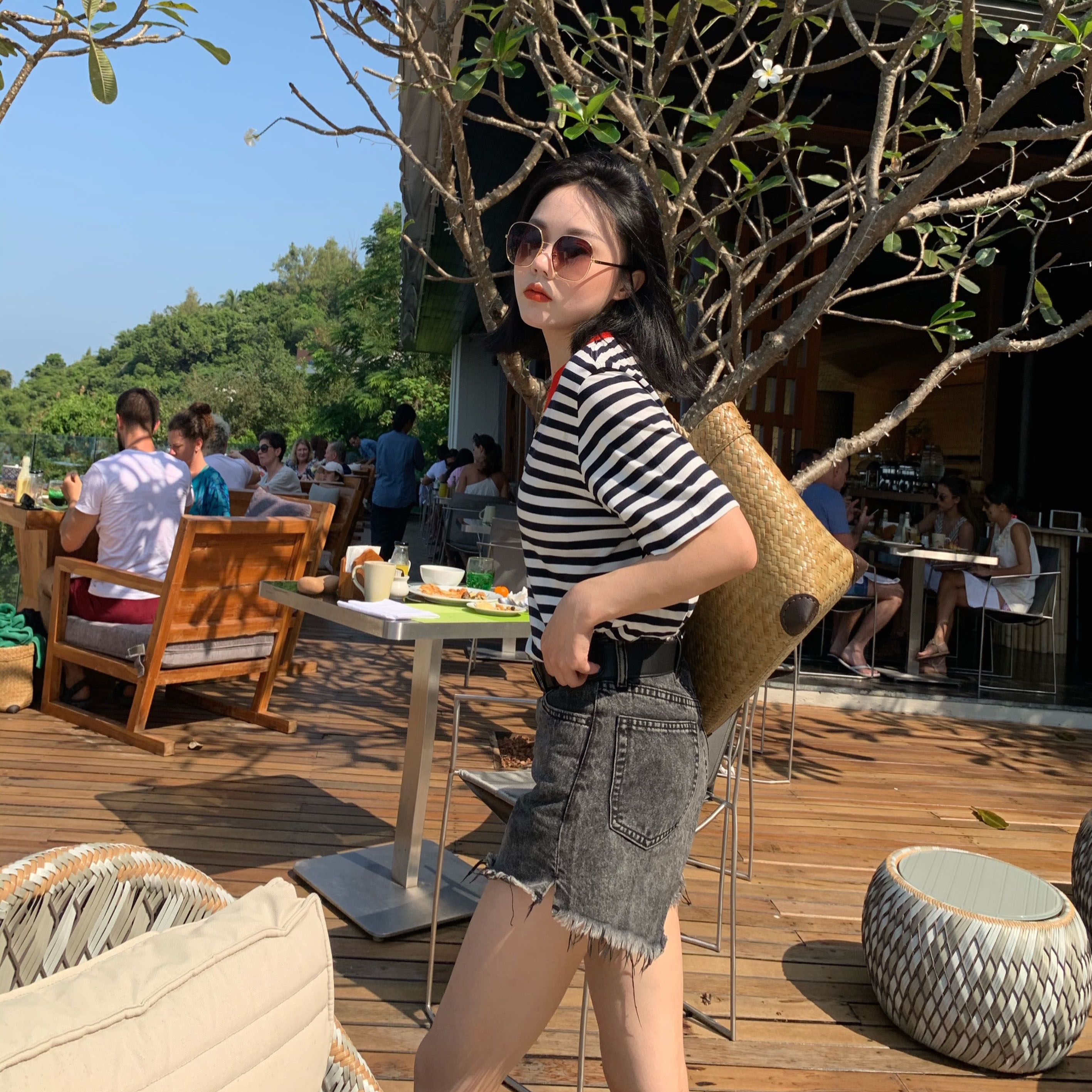 张芮妮 早春新品撞色黑白条纹简约t恤 条纹控一眼爱