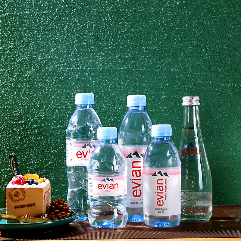 法国evian依云水进口天然矿泉水330ml20弱碱性家庭饮用水明星款