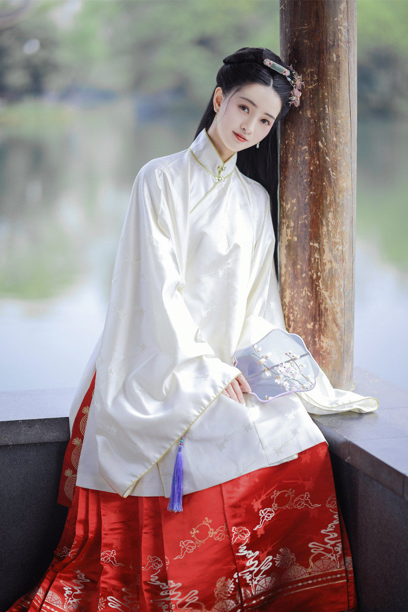 子爵秋色美人盼兮原创汉服小金鱼提花长袄6米摆织民族服装