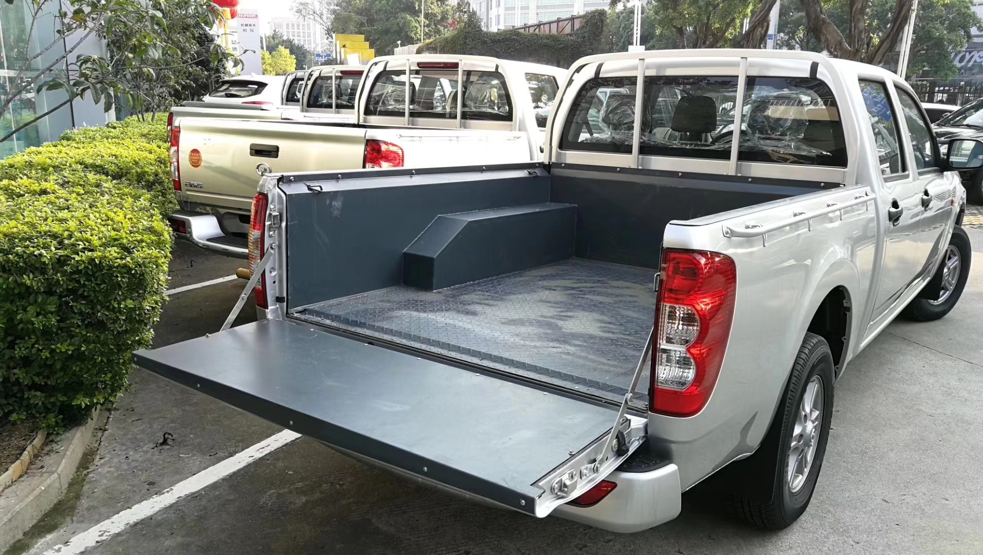 五十铃瑞迈dmax铃拓货箱宝皮卡车斗垫不锈钢镀锌其它加装