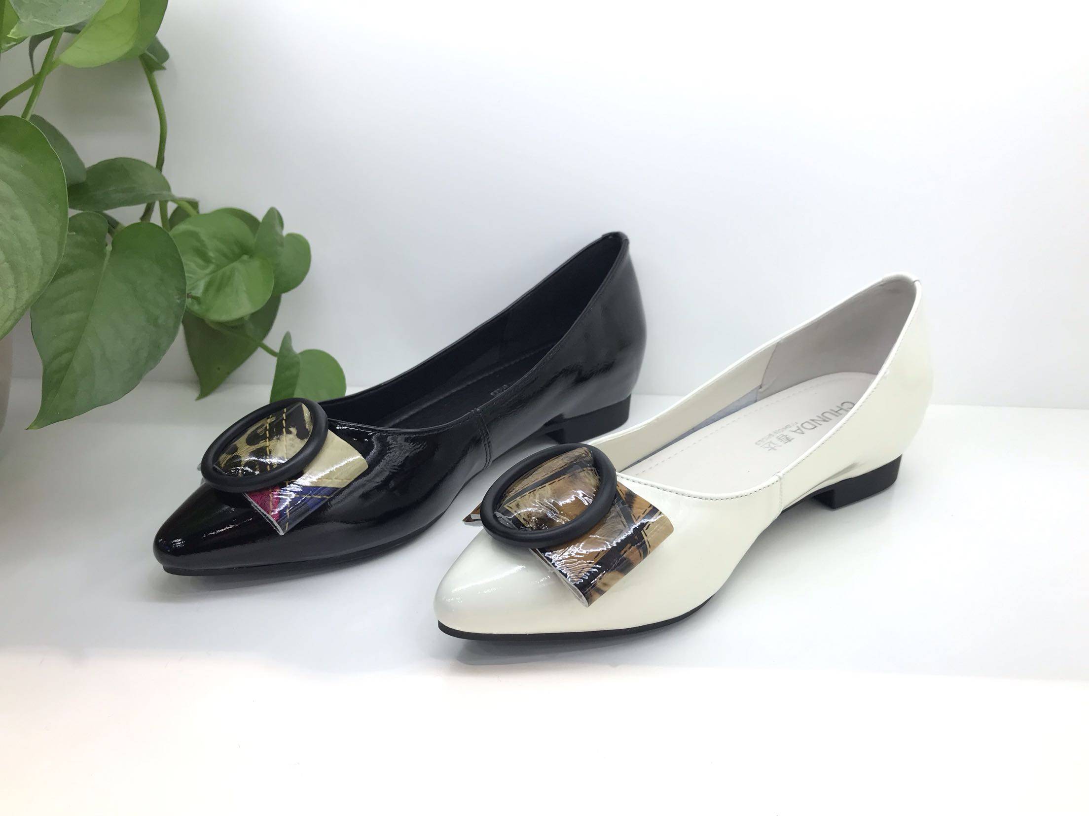 春达2020真皮春秋新款女鞋时尚浅口舒适平底单鞋