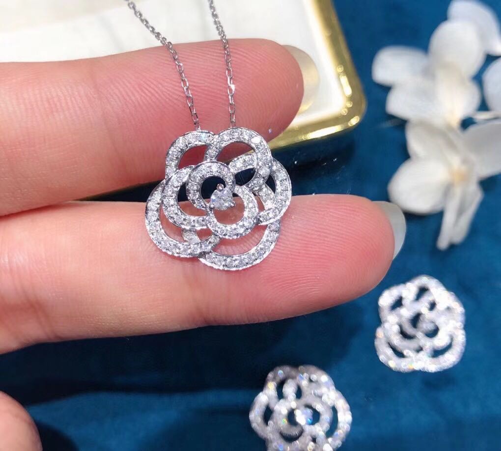 18k金满钻镂空山茶花玫瑰花钻石项链满钻伯爵气质颈饰