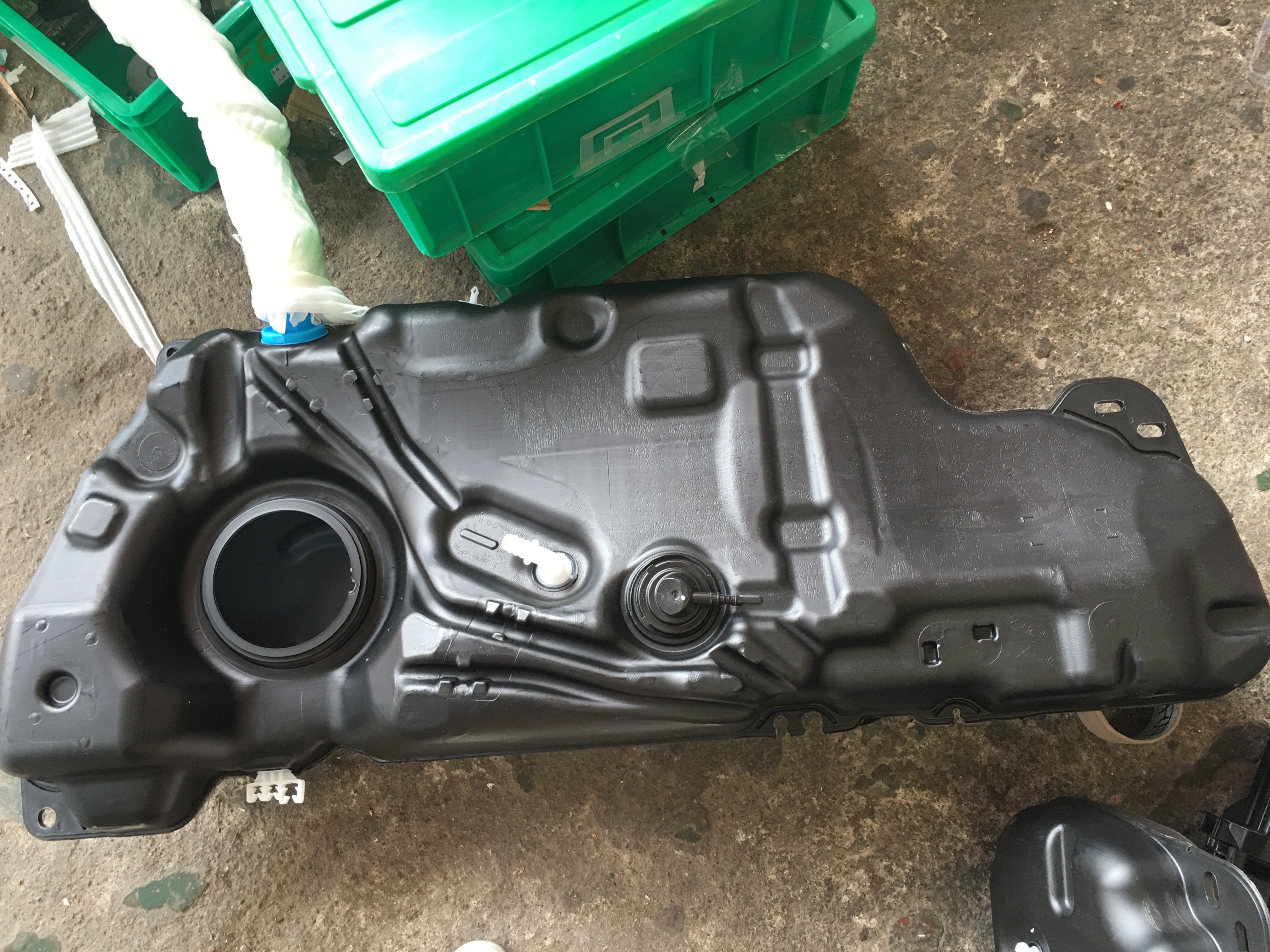 3008雪铁龙凯旋世嘉c4l c5风神s30汽油油箱 308 标致301 307 408 - 痕