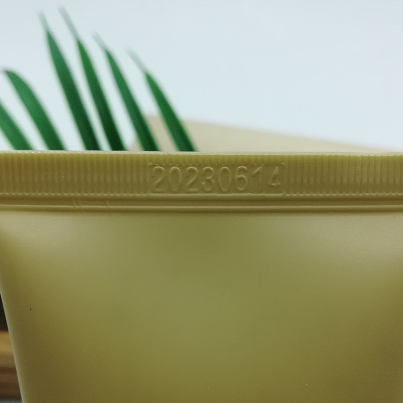 品雪小鲸鱼洗面奶女男士补水保湿控油亮白深层清洁黑头洁面乳