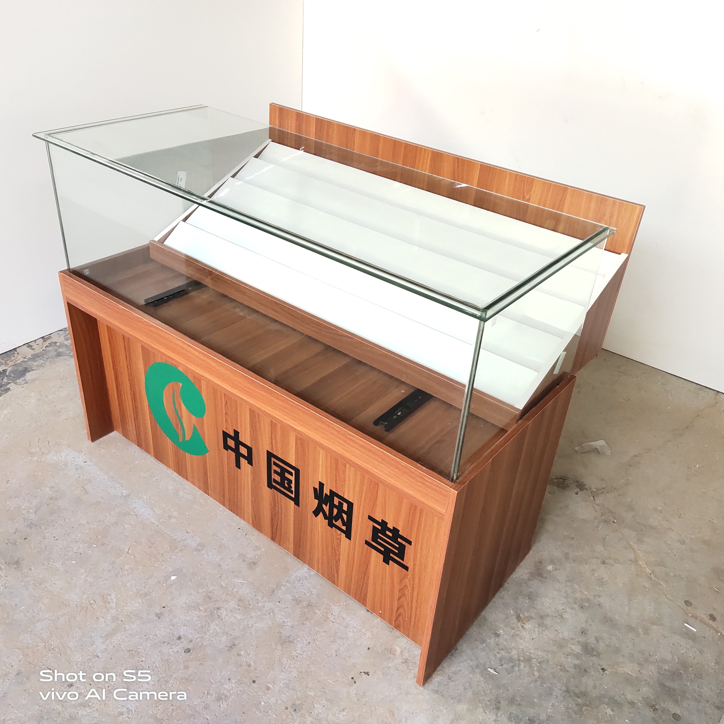重庆烟柜展示柜收银台一体便利店小型组合钢化玻璃木质商用展示柜