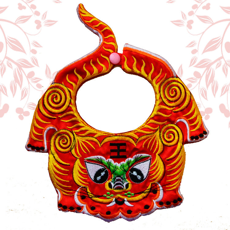 婴儿口水宝宝围嘴传统手工绣花老虎围兜满月小围嘴