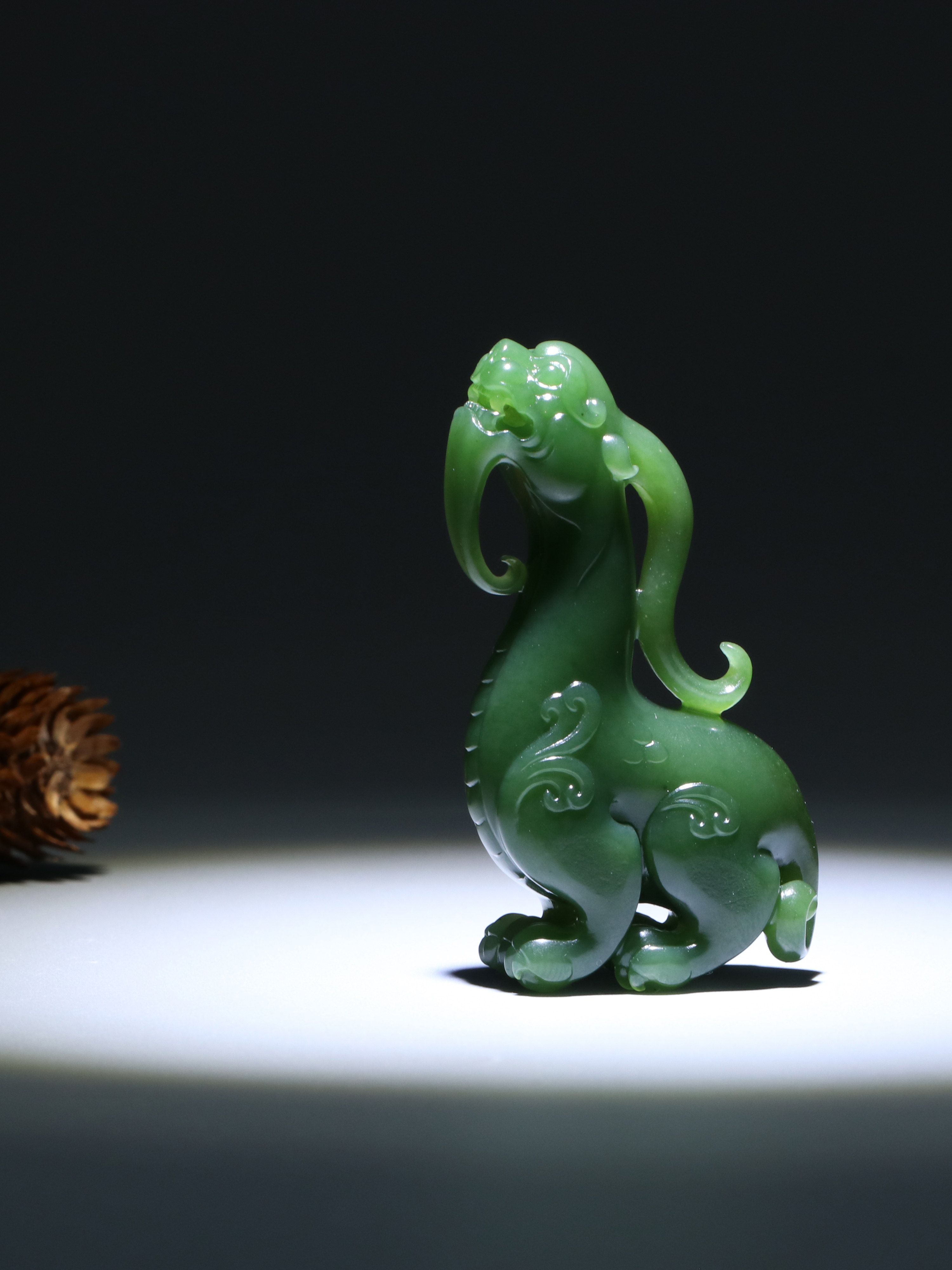 结缘惹石菠菜绿新新疆和田玉望天吼籽貔貅挂件颈饰