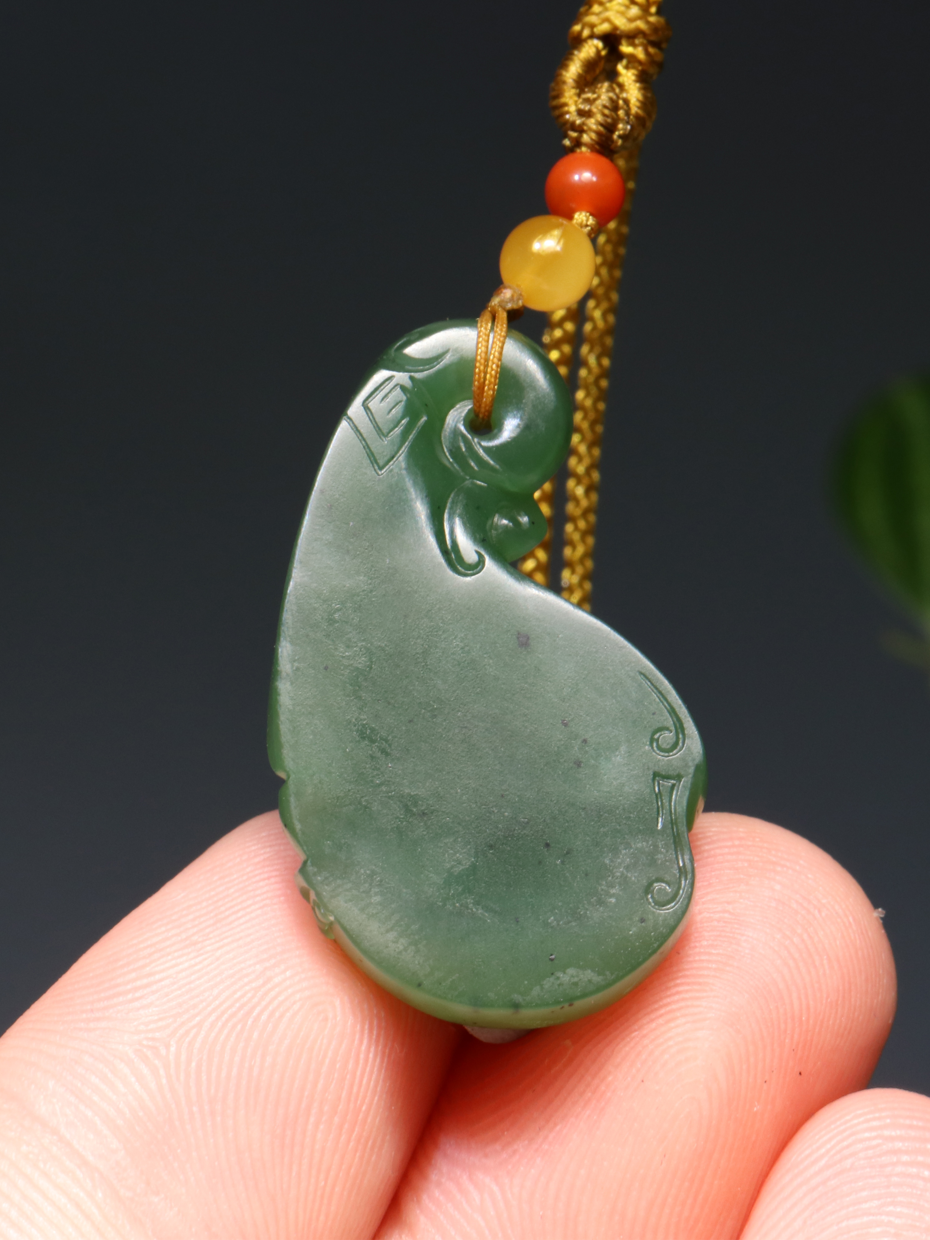 碧玉兽牌惹石新疆和田籽料男女吊坠挂件玉挂颈饰