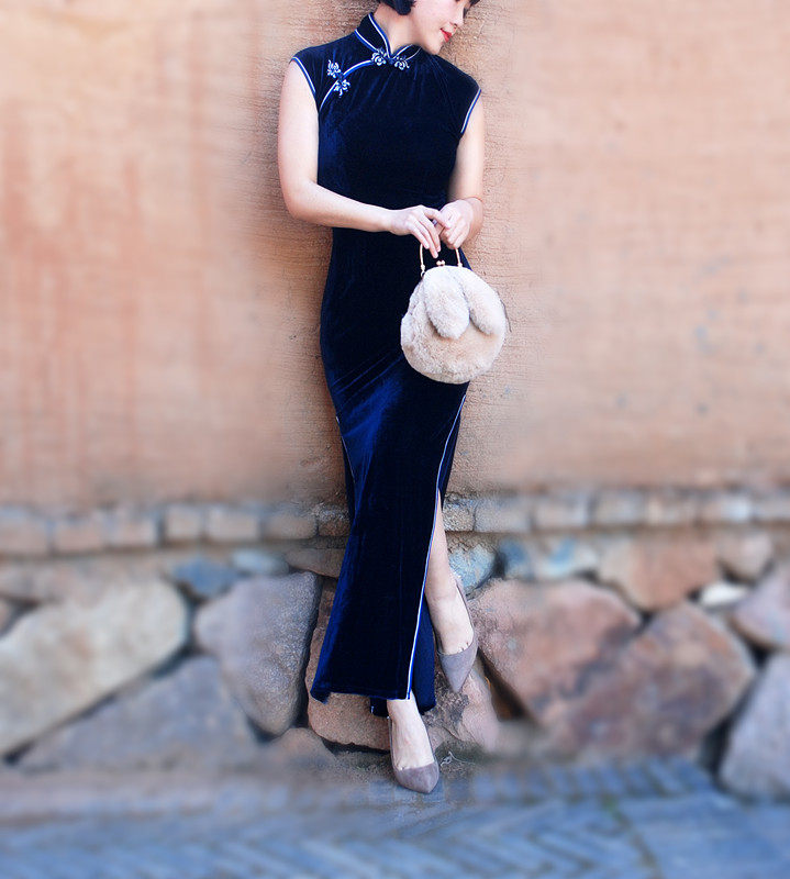 2022春秋款金丝绒旗袍长款大码弹力复古演出旗袍包边宝蓝无袖旗袍