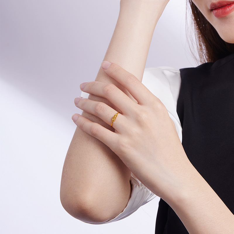 桂福珠宝黄金戒指女款5g时尚足金光面转运手饰